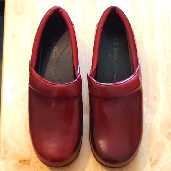 LL BEAN SZ 6 WINE COLORED CLOGS - Picture 1 of 6